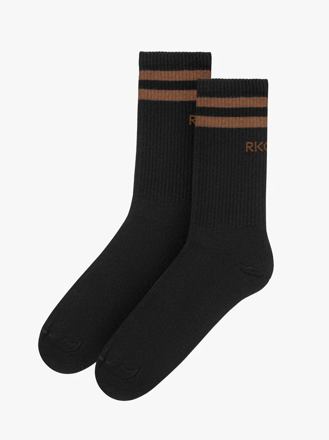 Frauensocken mit Riemen über dem Knöchel