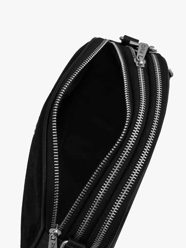 Schwarze Handtasche mit dekorativer Quaste