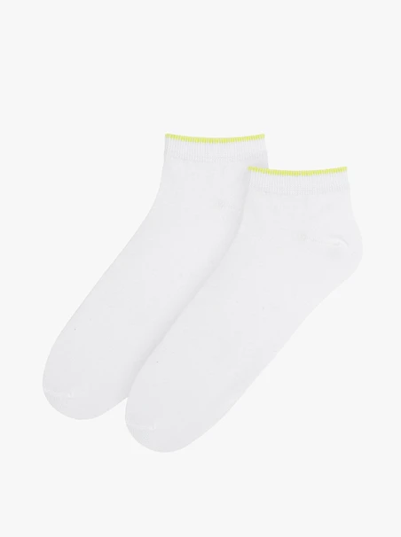 Socken mit gelber Paspel