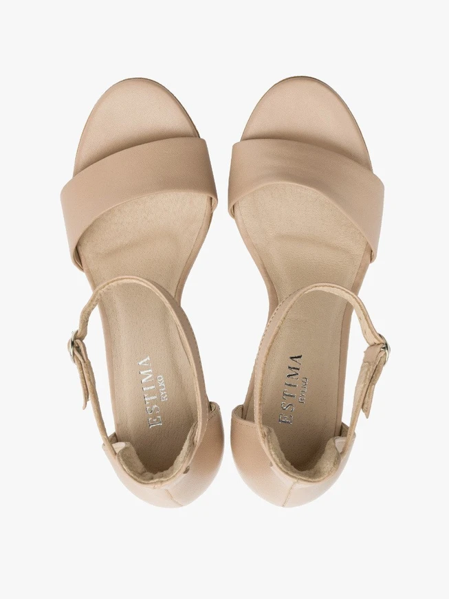 Beigefarbene hohe Stiletto-Sandalen