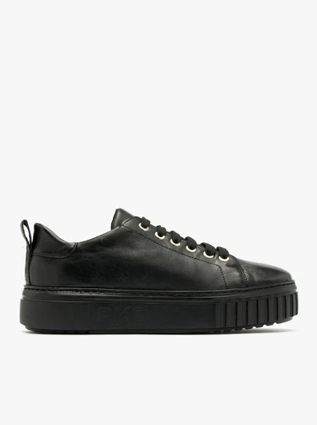 SCHWARZE HALBSCHUHE MIT HELLER SOHLE