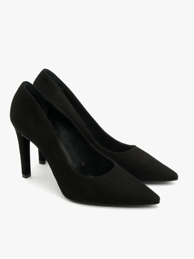 Schwarze hochhackige Pumps