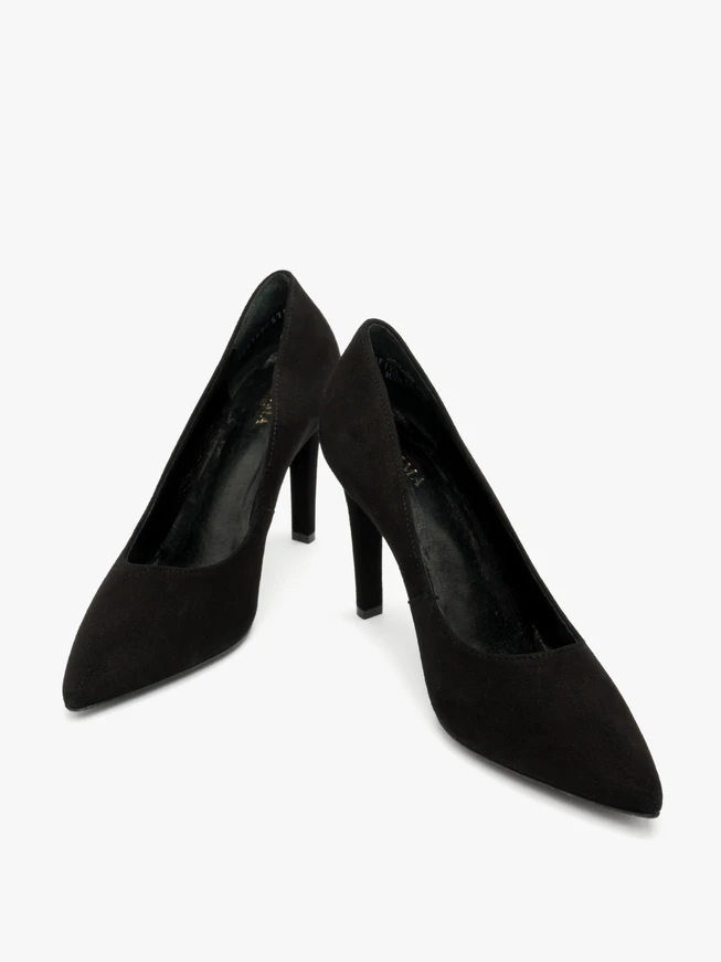 Schwarze hochhackige Pumps