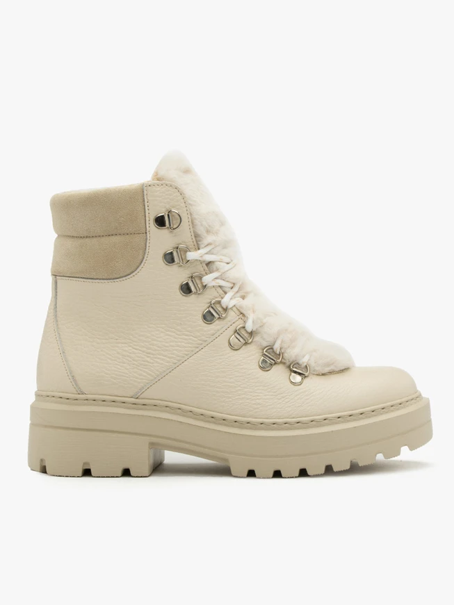 Isolierte Stiefel in Beige