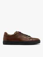 Braune halbe Sportschuhe
