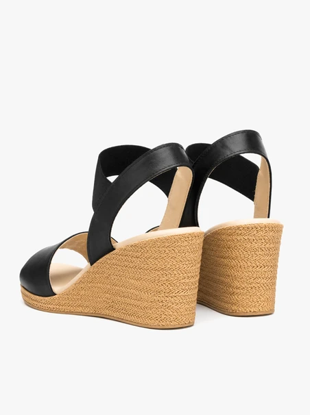Schwarze Plateausandalen