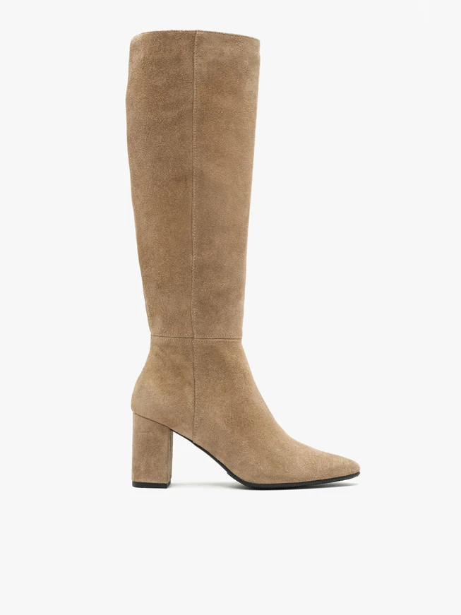 Stiefel mit Sandabsatz