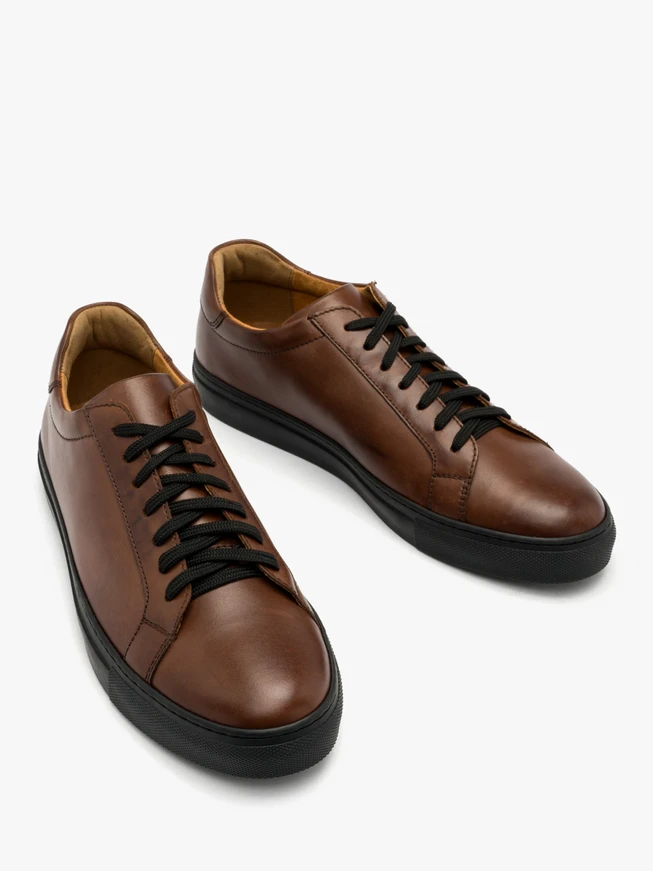 Braune halbe Sportschuhe