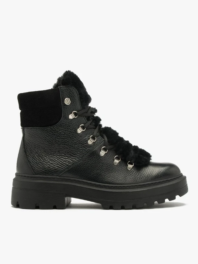 Schwarze isolierte Stiefel