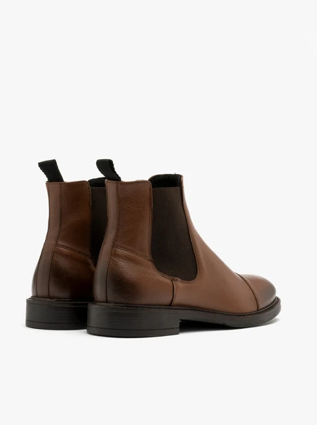 Braune Herrenpantoffeln