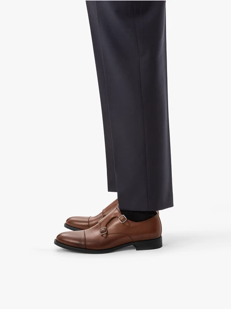 Brauner Herrenhalbschuh mit Zierverschluss
