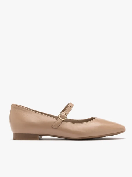Beigefarbene Ballerinas mit dekorativem Verschluss