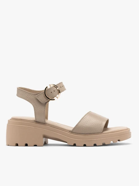 Beigefarbene Sandalen mit Traktorsohle