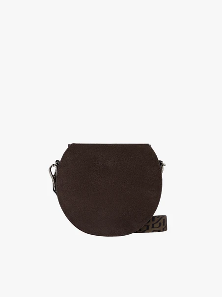 Dunkelbraune Handtasche mit Logo auf dem Riemen