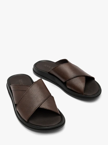 Braune Herren-Flip-Flops mit geprägtem Logo