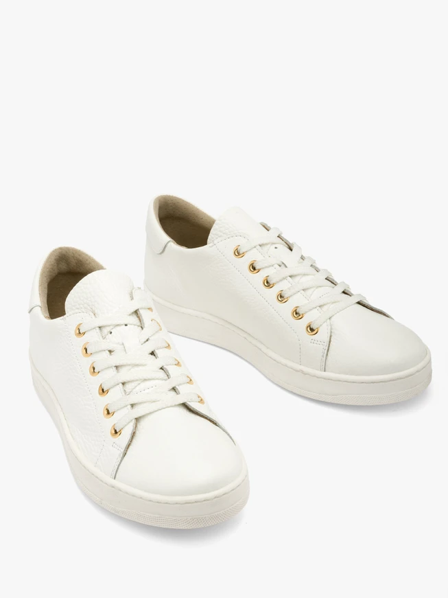 Weiße Sportschuhe