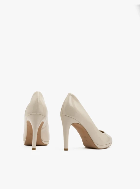 Cremefarbene Stiletto-Pumps