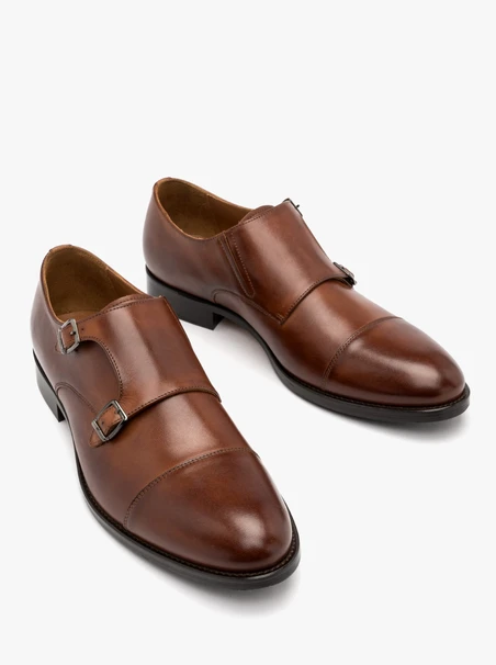 Brauner Herrenhalbschuh mit Zierverschluss