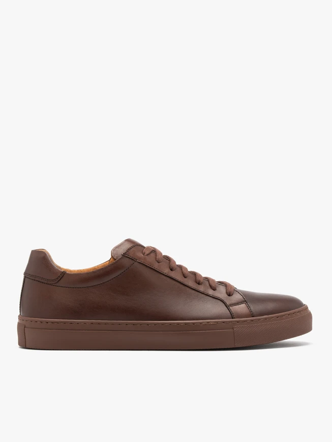 Brauner halber Sportschuh