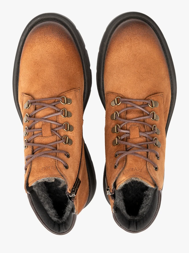 Isolierte Stiefel aus roter Wolle mit festem Boden