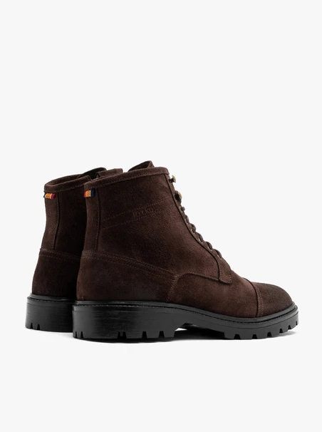 Braune Herrenstiefel aus Veloursleder