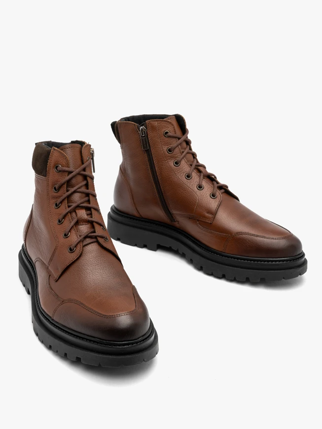 Solide Herrenstiefel mit dekorativem Schaft