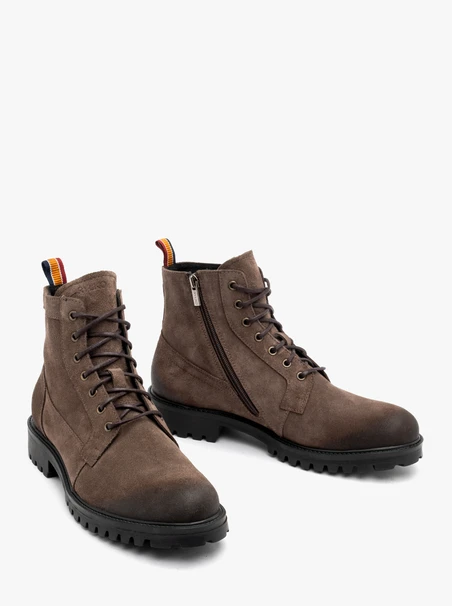 Graubraune Herrenstiefel aus Veloursleder