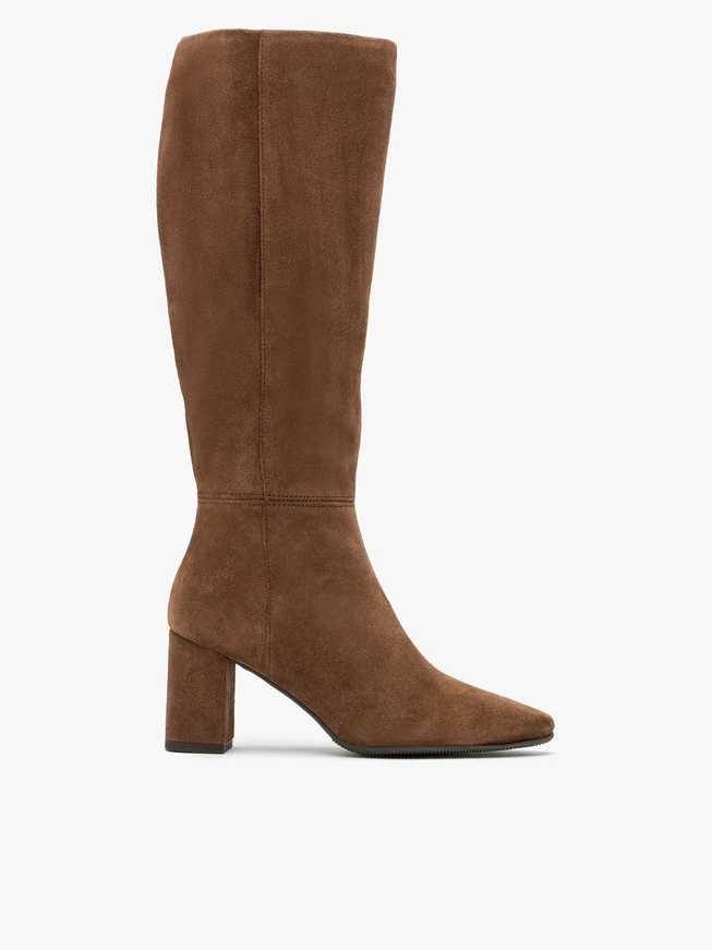 Braune Velourslederstiefel mit Stilettoabsatz