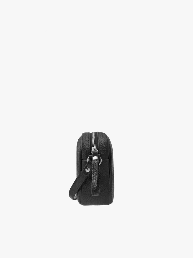 Kleine schwarze Handtasche mit Quaste