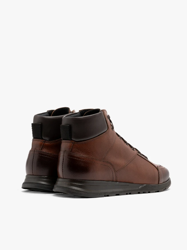 Braune sportliche Herrenstiefel