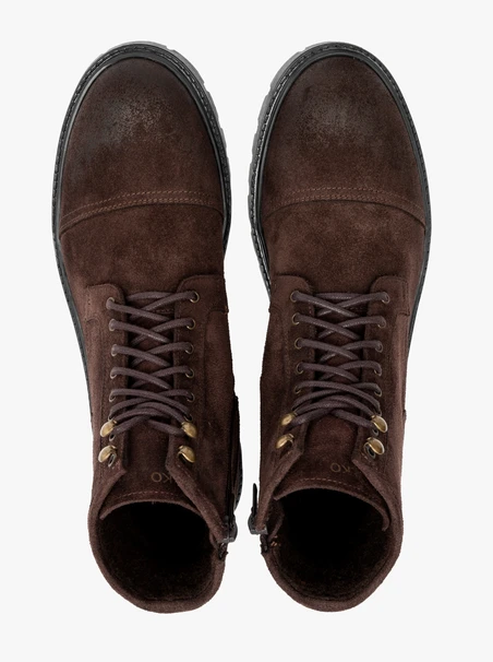 Braune Herrenstiefel aus Veloursleder