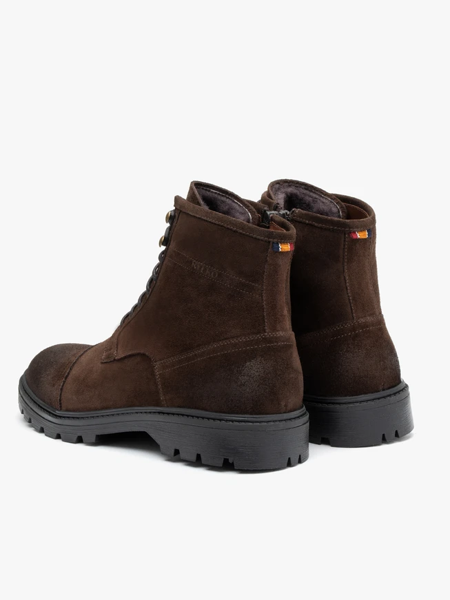 Braune Herrenstiefel mit Isolierung aus natürlichem Schafsleder