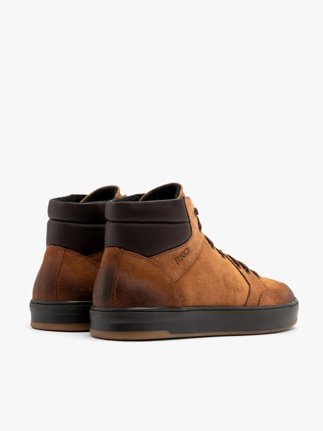 Rote Herren-Sportstiefel mit zweifarbiger Sohle