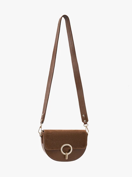 Kleine rote Handtasche mit goldenen Verzierungen