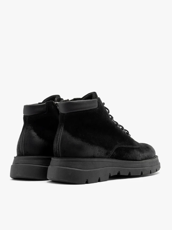 Schwarze isolierte Herrenstiefel