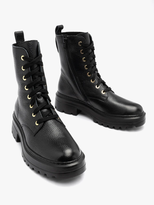 Schwarze Damenstiefel mit festem Boden