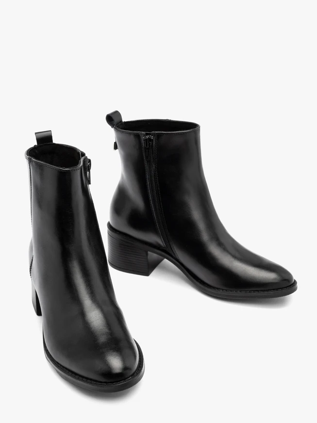 Schwarze Damenstiefel mit gerade geschnittenem Schaft