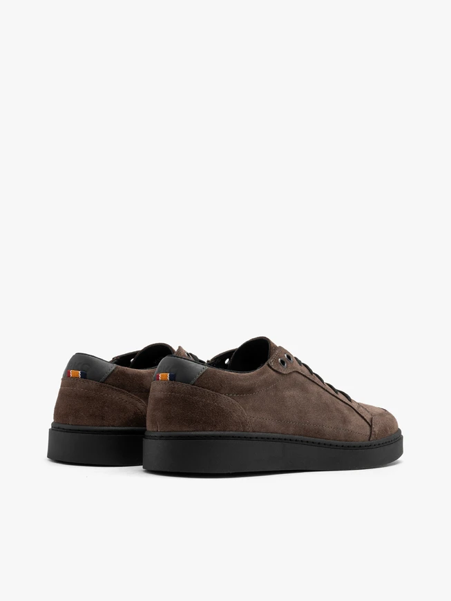 Graubraune Herren-Turnschuhe mit schwarzer Sohle