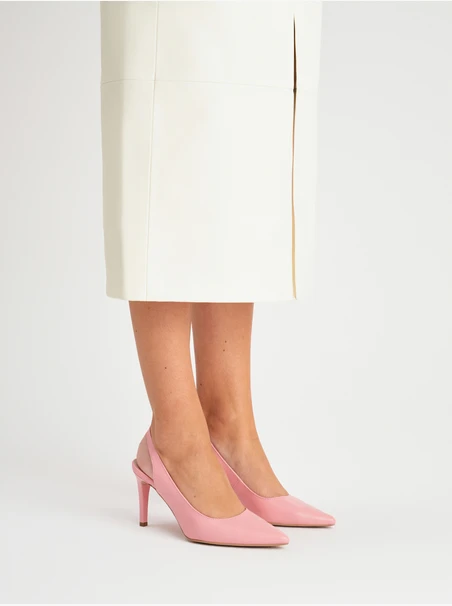 Rosa Damenpumps mit Riemen an der Ferse