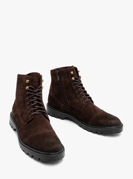 Braune Herrenstiefel aus Veloursleder