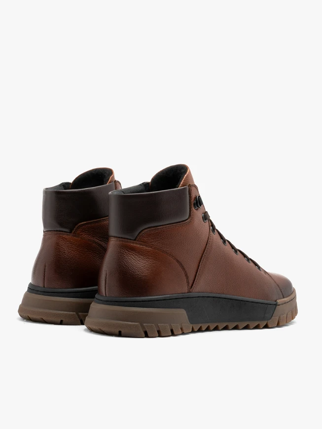 Braune sportliche Herrenstiefel