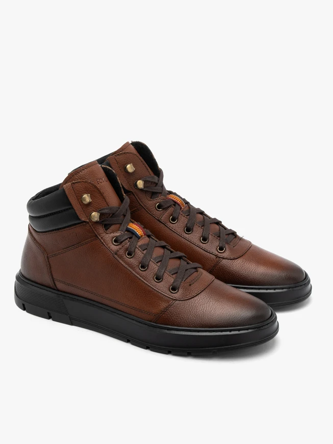 Braune Herren-Sportstiefel mit schwarzer Sohle