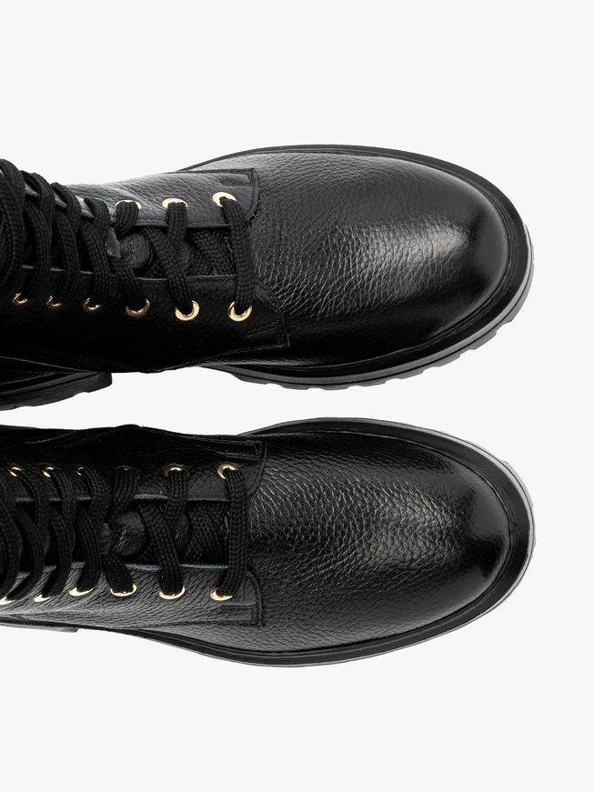 Schwarze Damenstiefel mit festem Boden