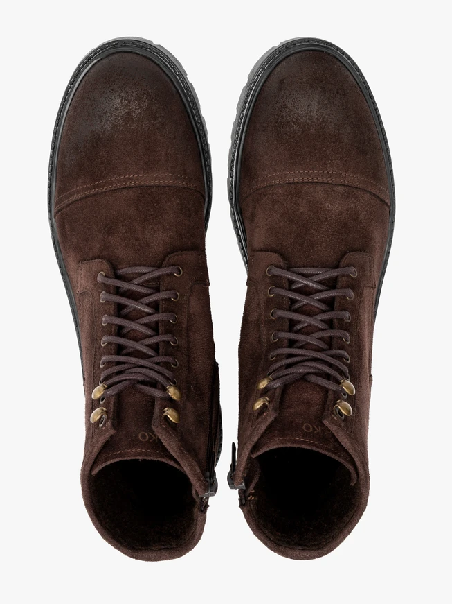 Braune Herrenstiefel aus Veloursleder