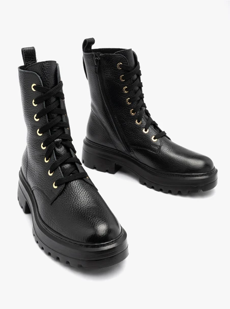 Schwarze Damenstiefel mit festem Boden