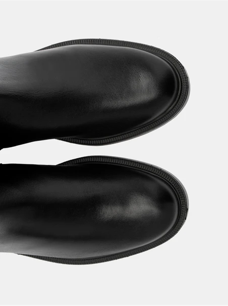Damenstiefel aus kombinierten Materialien