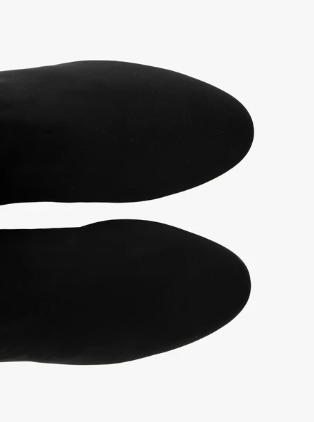 Elastische Stiefel mit niedrigen Absätzen