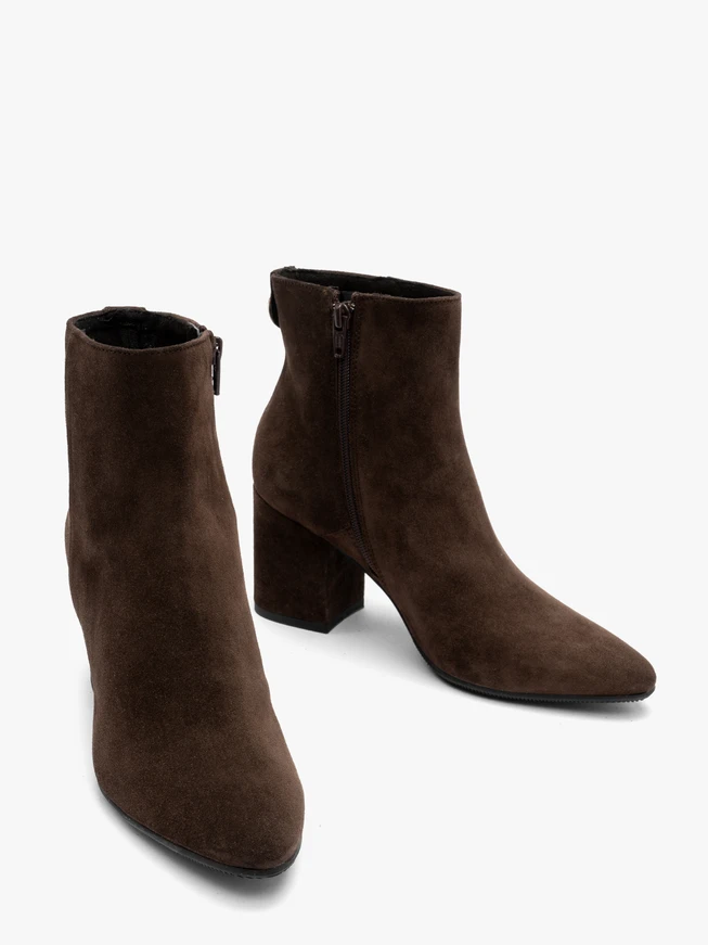 Braune Velourslederstiefel