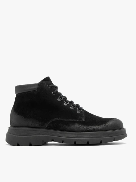 Schwarze isolierte Herrenstiefel