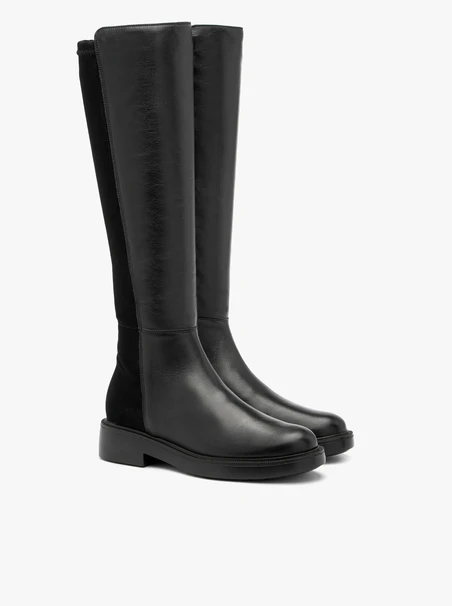 Damenstiefel aus kombinierten Materialien